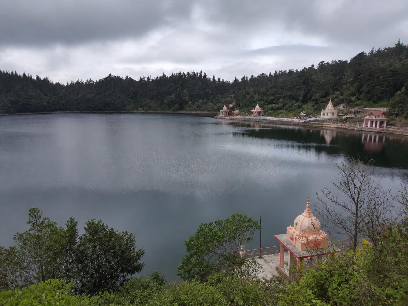 Grand Bassin · sacred lake